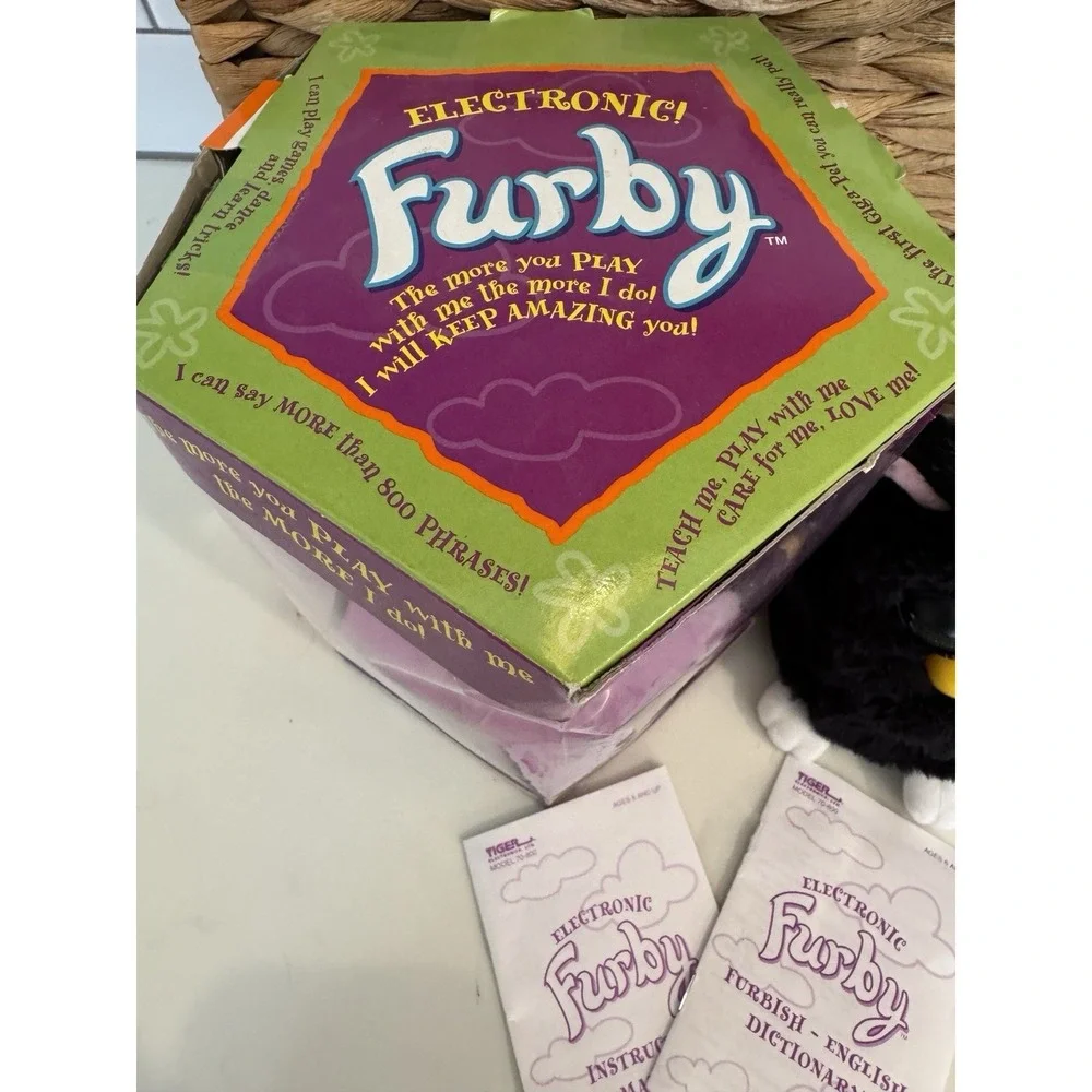 Tiger Vintage Furby 70-800 Electronic Interactive Toy 98 Box -‎ Paperwork PARTS!
